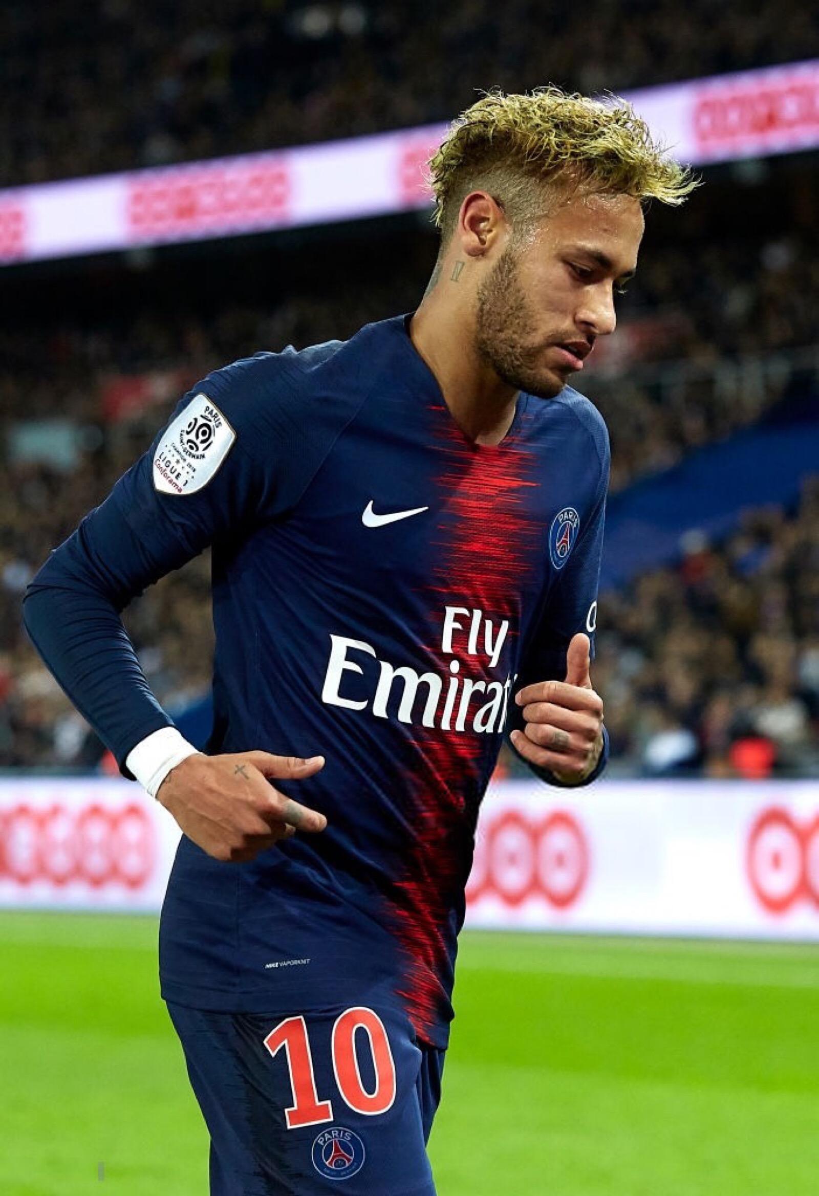 梅西获美职联MVP并率队首夺总冠军，雨中致歉开幕式取消