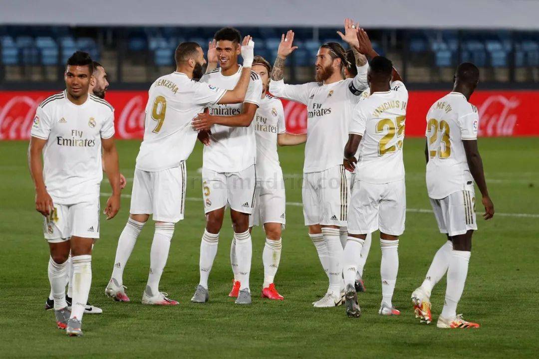 意媒：意足协酝酿改革，意甲意乙升降级名额可能缩减至2个（意媒：意足协拟推改革，意甲与意乙升降级席位或降至2个）