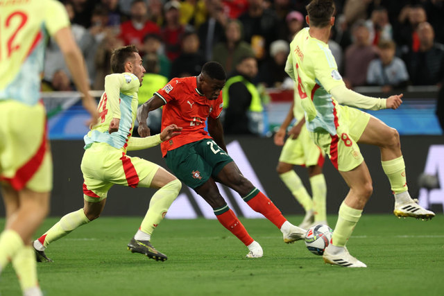 英媒盘点世界杯抽签失误史：机器暂停&场面失控&疑似作弊