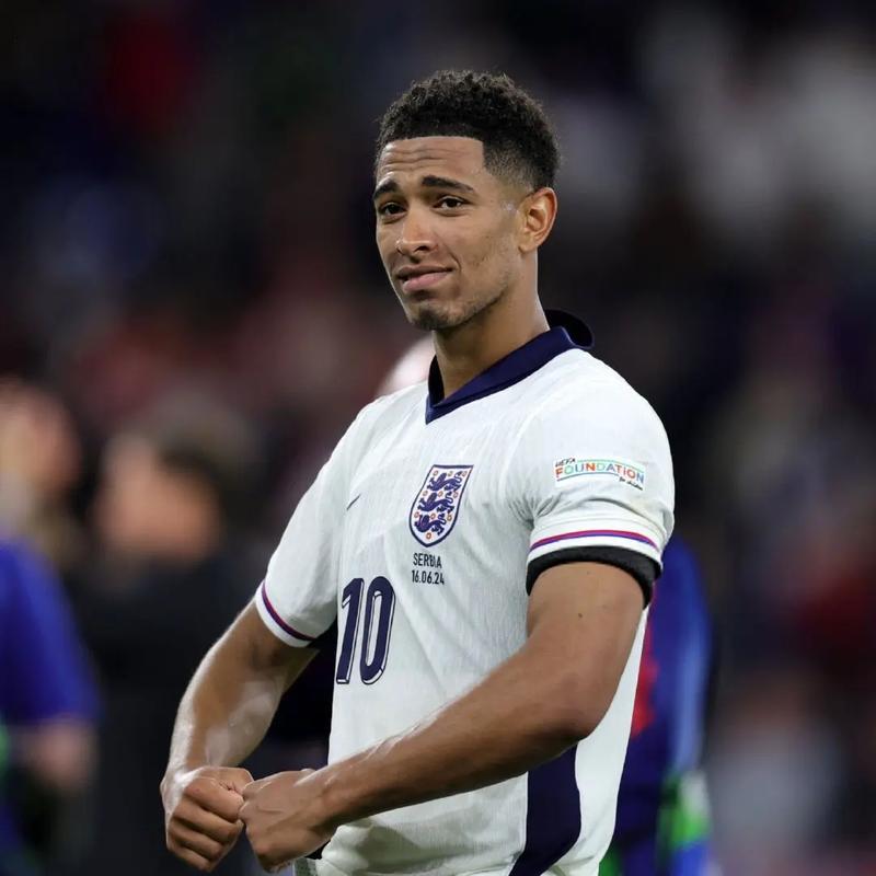 余力生以2小时06分38秒赢得瓦伦西亚马拉松，创英马历史第二佳绩，展现跨项实力，称霸铁三项目。