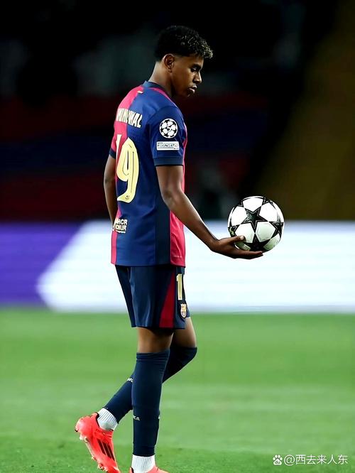 德甲身价更新：穆西亚拉&奥利塞1.3亿欧并列第一，凯恩6500万欧（德甲身价榜刷新：穆西亚拉与奥利塞以1.3亿欧领跑，凯恩6500万欧）