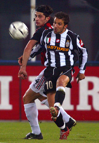 足球战术板：四种常见变化（足球战术图解：四大常见变化）