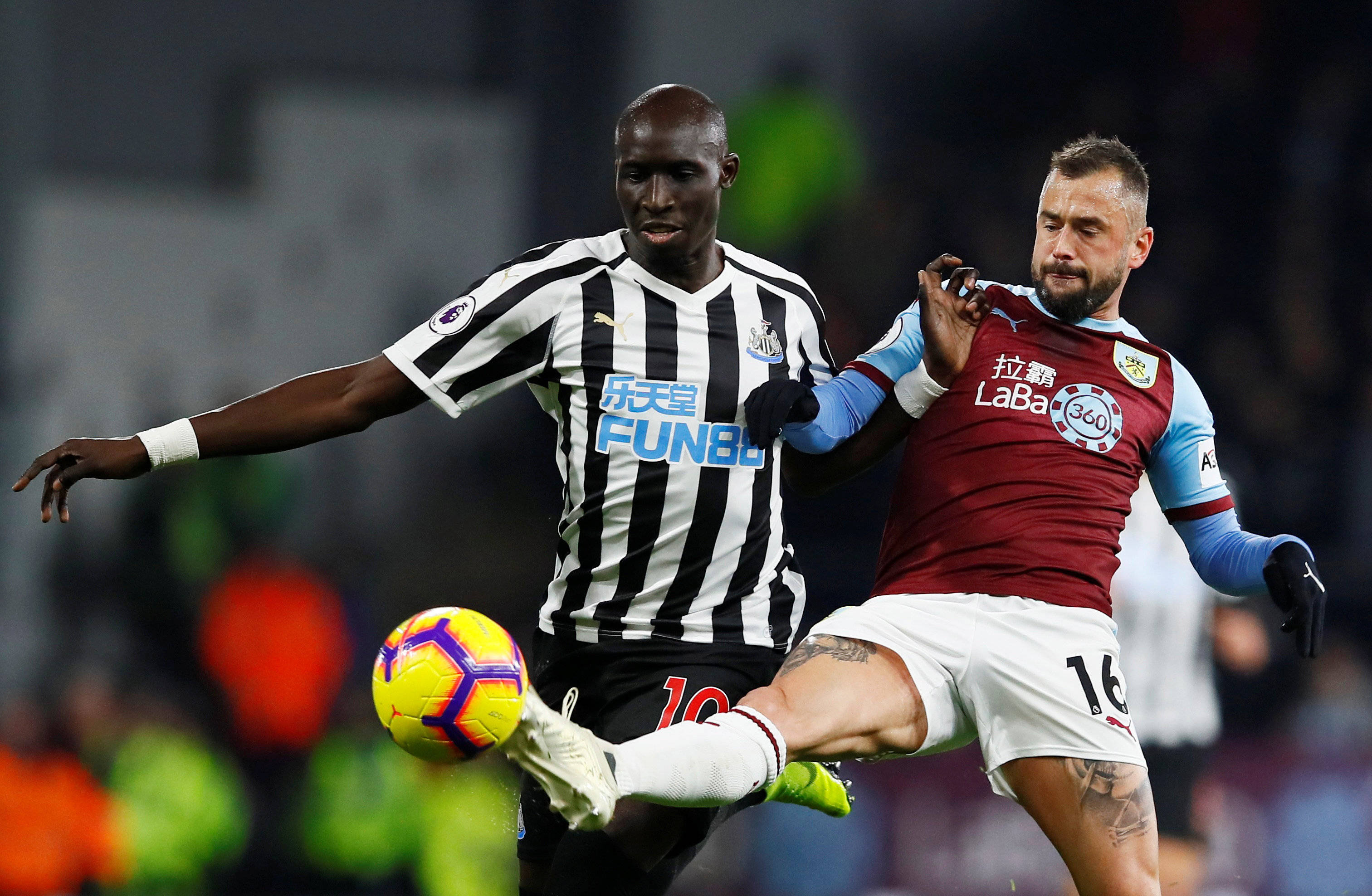 足协评议：成都蓉城胡荷韬进球被吹是误判，点球没判是错误