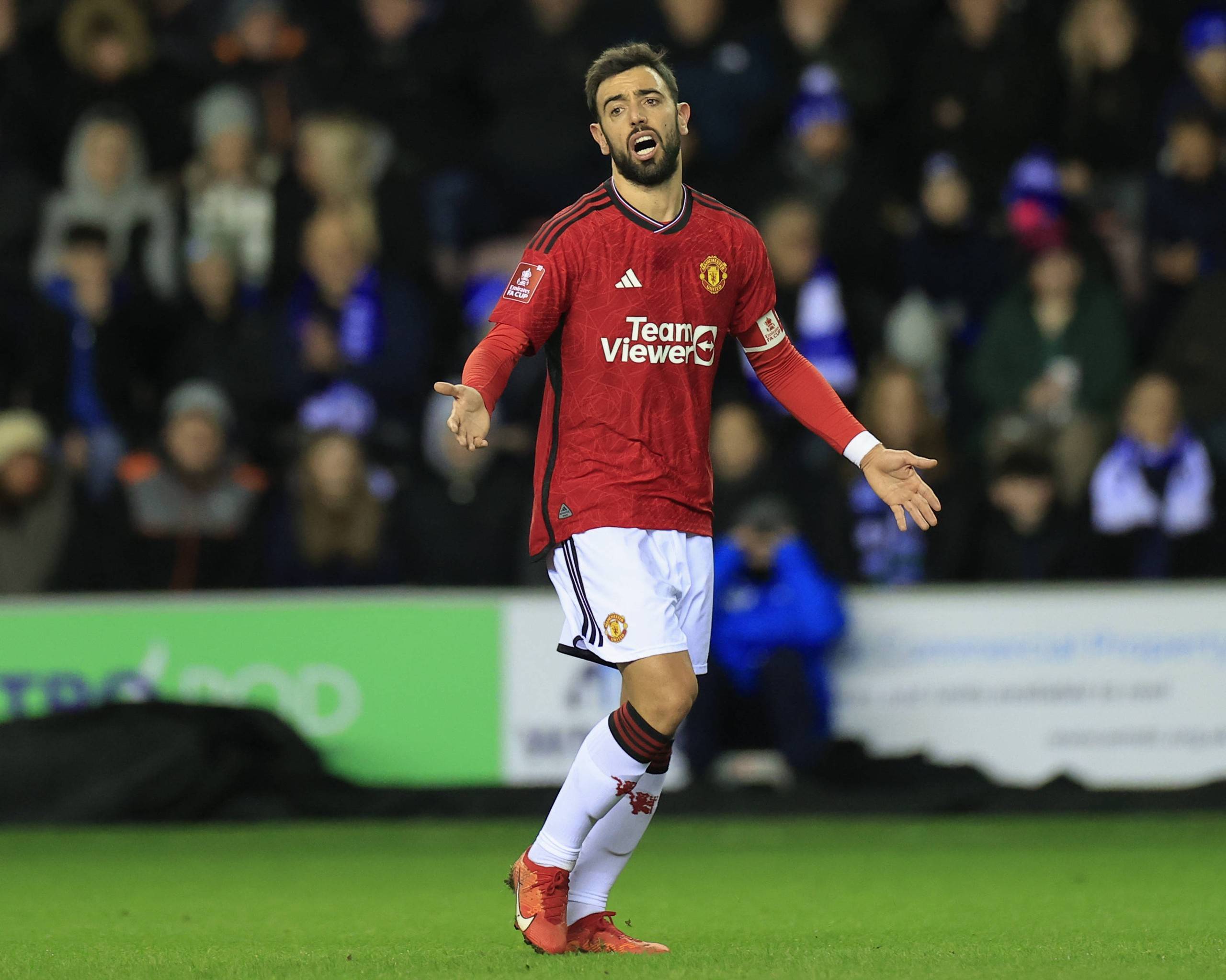 肖赧谈中超赛程安排：倒数第二轮不同时开球这一点就挺业余（肖赧批评中超赛程：倒数第二轮未同时开球显得很业余）