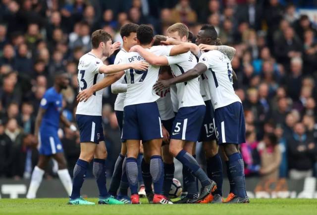 欧冠疯狂夜！3大豪门全逆转，17岁新星封神，后卫90秒双响炸场？（欧冠神奇之夜：三豪门齐逆转，17岁新星封神，后卫90秒梅开二度）